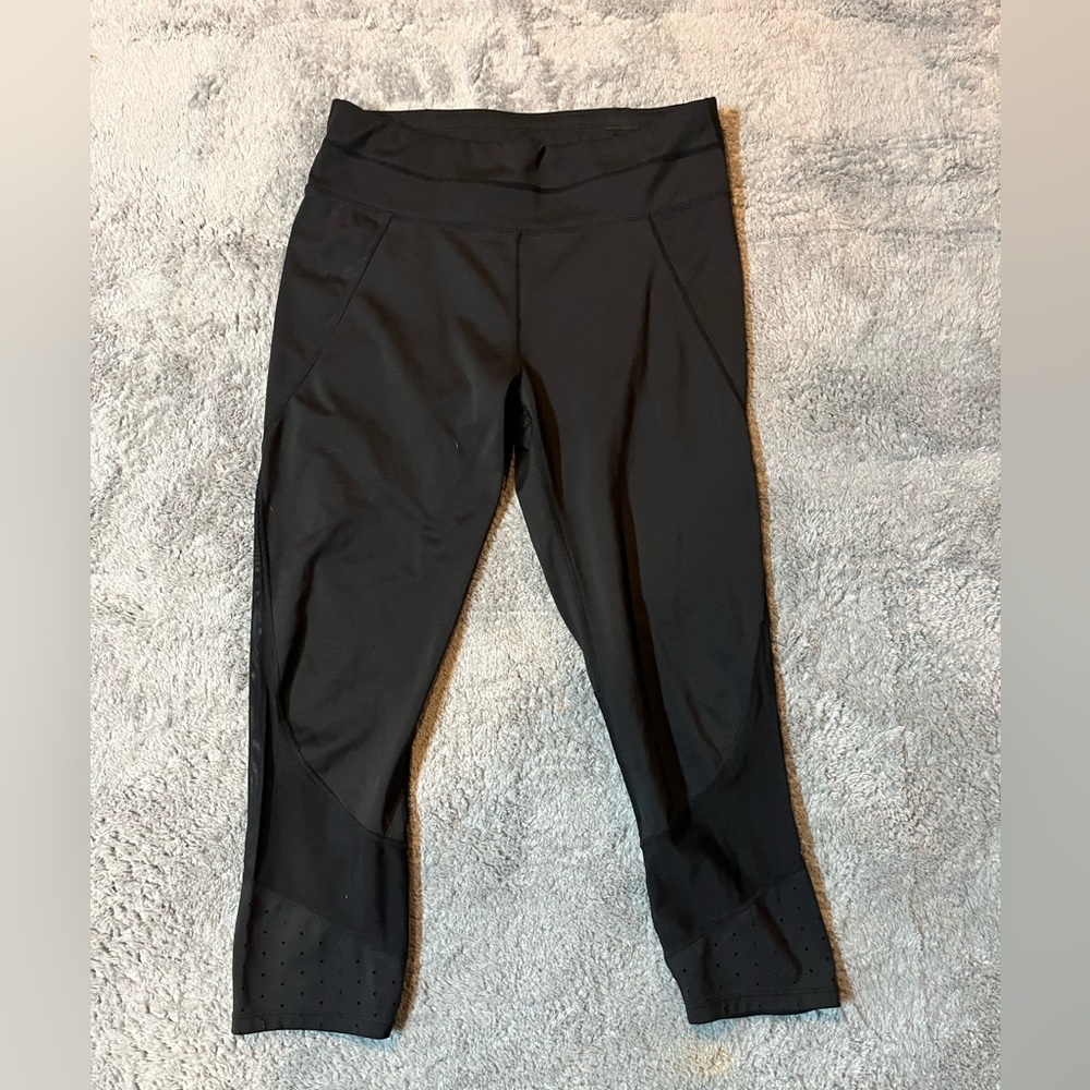 Black Capri Athleta leggings